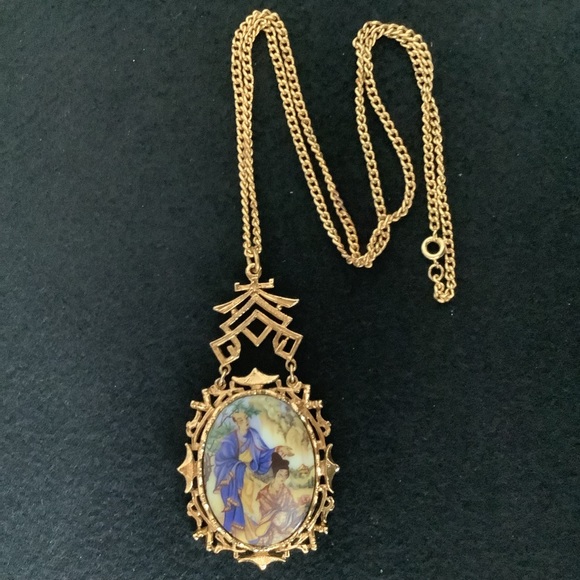 Vintage ART signed Asian temple style hand painted pendant necklace. - Picture 2 of 7